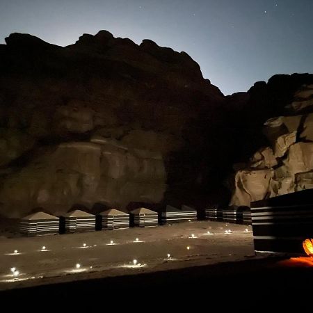 Moon City With Jeep Trips Wadi Rum Exterior foto